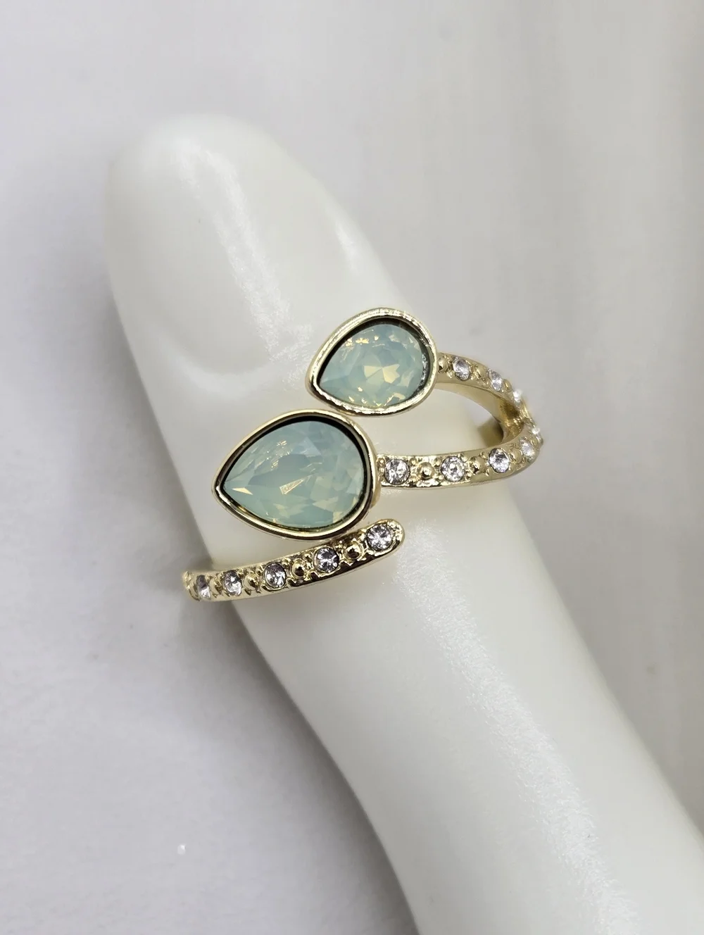 Swarovski Crystal Elements Gold Statement Ring Green Opal Size 9 Prom Bridal - Picture 2 of 7